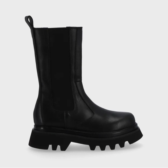 Alohas All Rounder Boots in Black - Picture 1 of 7